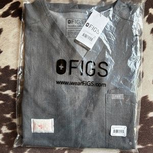 NWT Figs Graphite Men’s Scrub Top